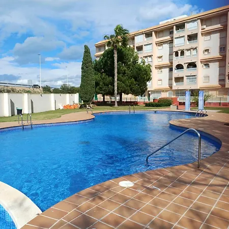 Апартаменты Stylish With Communal Pool Торевьиа