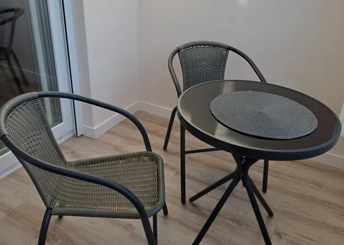 Apartment Stylish With Communal Pool