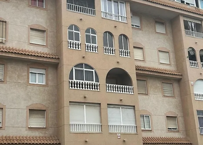 Apartment Stylish With Communal Pool *